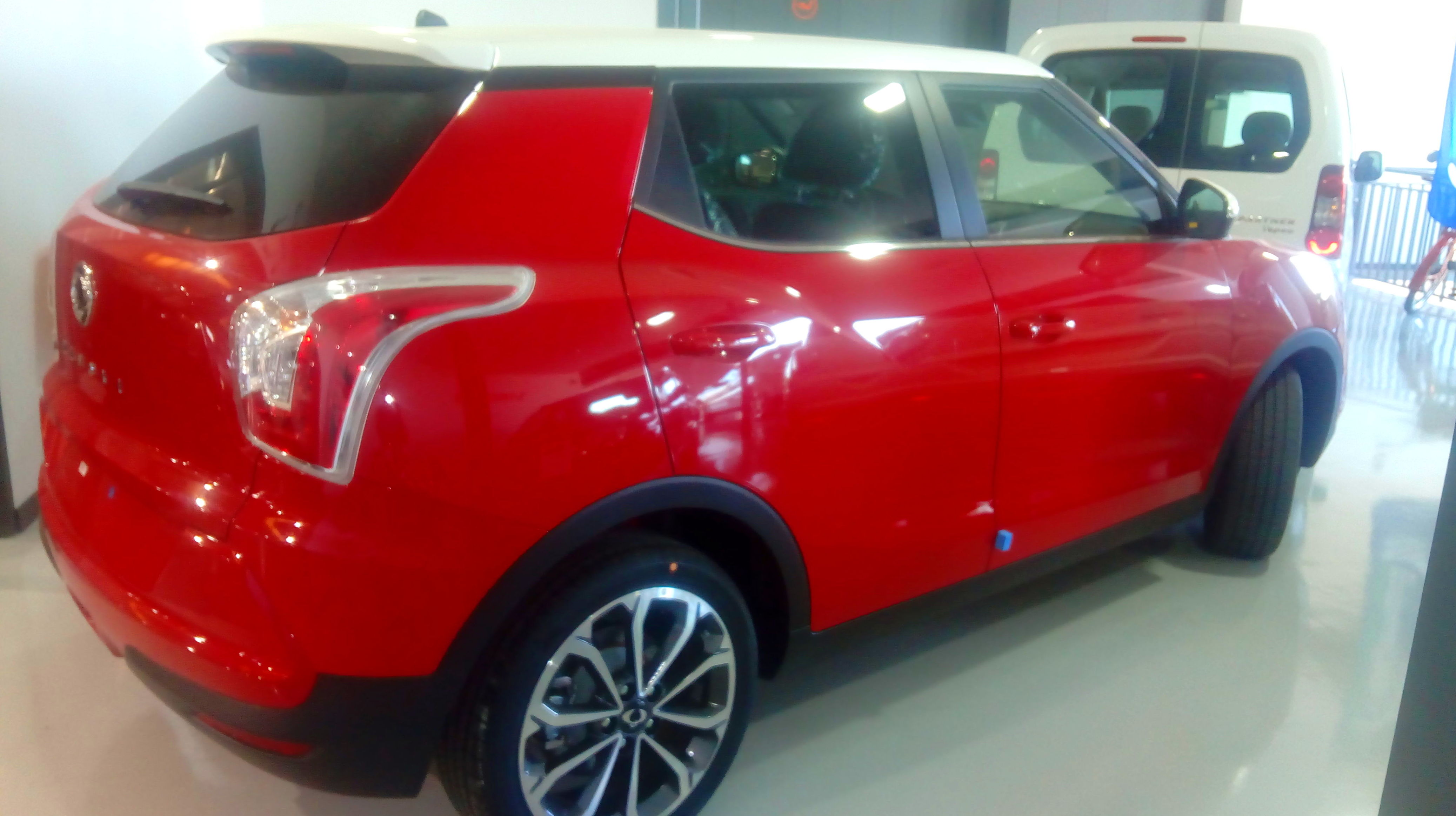 TIVOLI G16 LIMITED HIBRIDO: servicios y vehiculos de Virolla TIVOLI G16 LIMITED HIBRIDO: servicios y vehiculos de Virolla