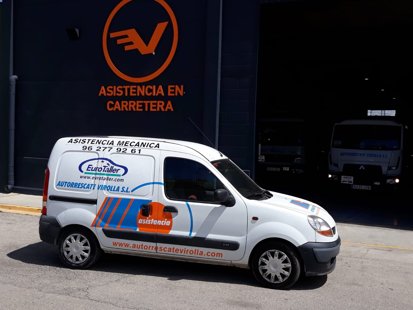 Asistencia en carretera: servicios y vehiculos de Virolla Asistencia en carretera: servicios y vehiculos de Virolla