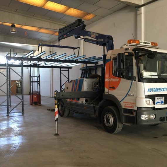 Grúas: servicios y vehiculos de Virolla Grúas: servicios y vehiculos de Virolla
