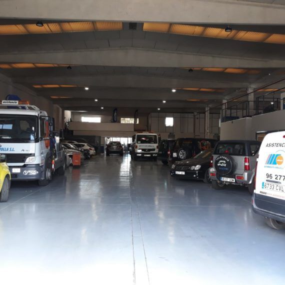 Instalaciones: servicios y vehiculos de Virolla Instalaciones: servicios y vehiculos de Virolla