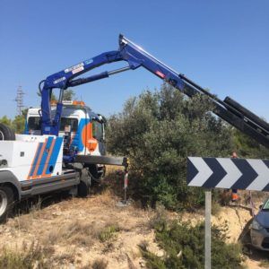 Grúas: servicios y vehiculos de Virolla Grúas: servicios y vehiculos de Virolla