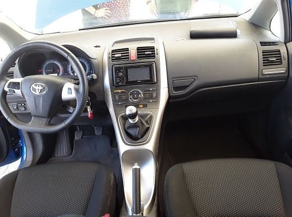 TOYOTA AURIS 1.6 GASOLINA 130CV (VENDIDO): servicios y vehiculos de Virolla TOYOTA AURIS 1.6 GASOLINA 130CV (VENDIDO): servicios y vehiculos de Virolla