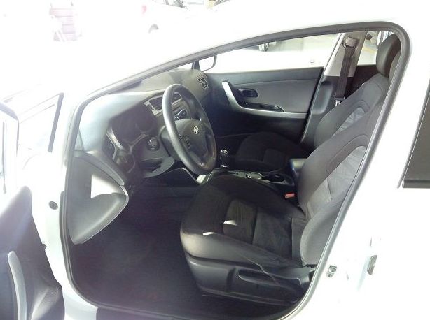 KIA CEED 1.4 CRDI 90CV: servicios y vehiculos de Virolla KIA CEED 1.4 CRDI 90CV: servicios y vehiculos de Virolla