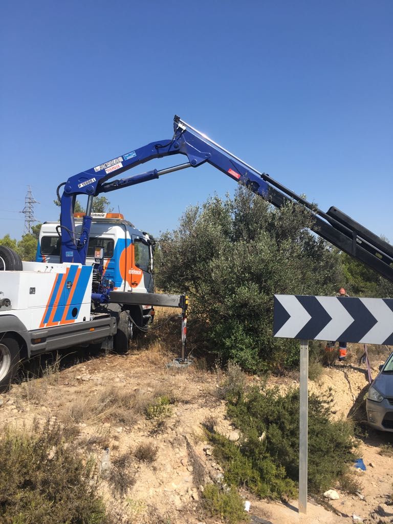 Servicios asistencia: servicios y vehiculos de AUTORRESCATE VIROLLA S.L. Servicios asistencia: servicios y vehiculos de AUTORRESCATE VIROLLA S.L.