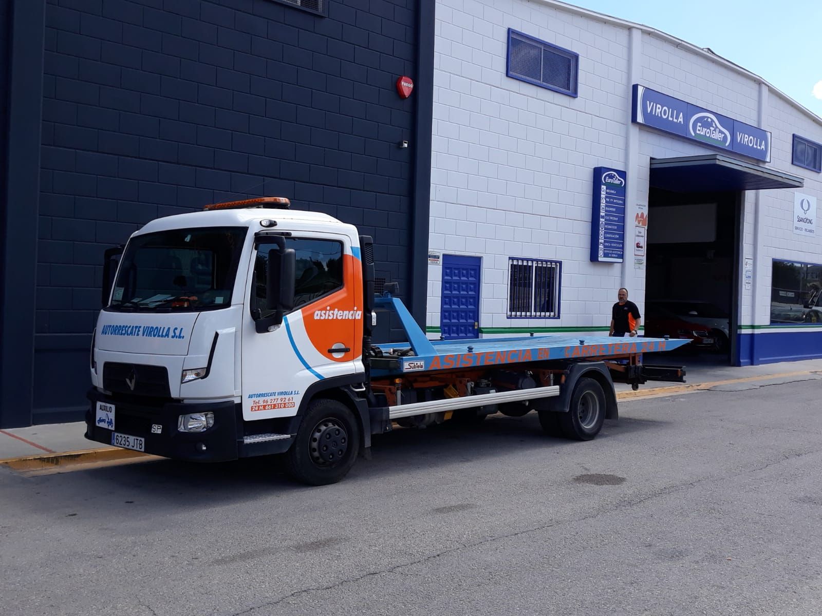 Grúas: servicios y vehiculos de Virolla Grúas: servicios y vehiculos de Virolla