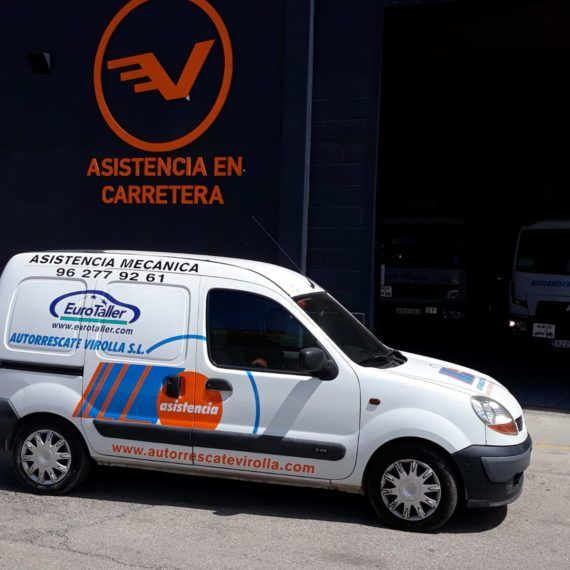 Grúas: servicios y vehiculos de Virolla Grúas: servicios y vehiculos de Virolla