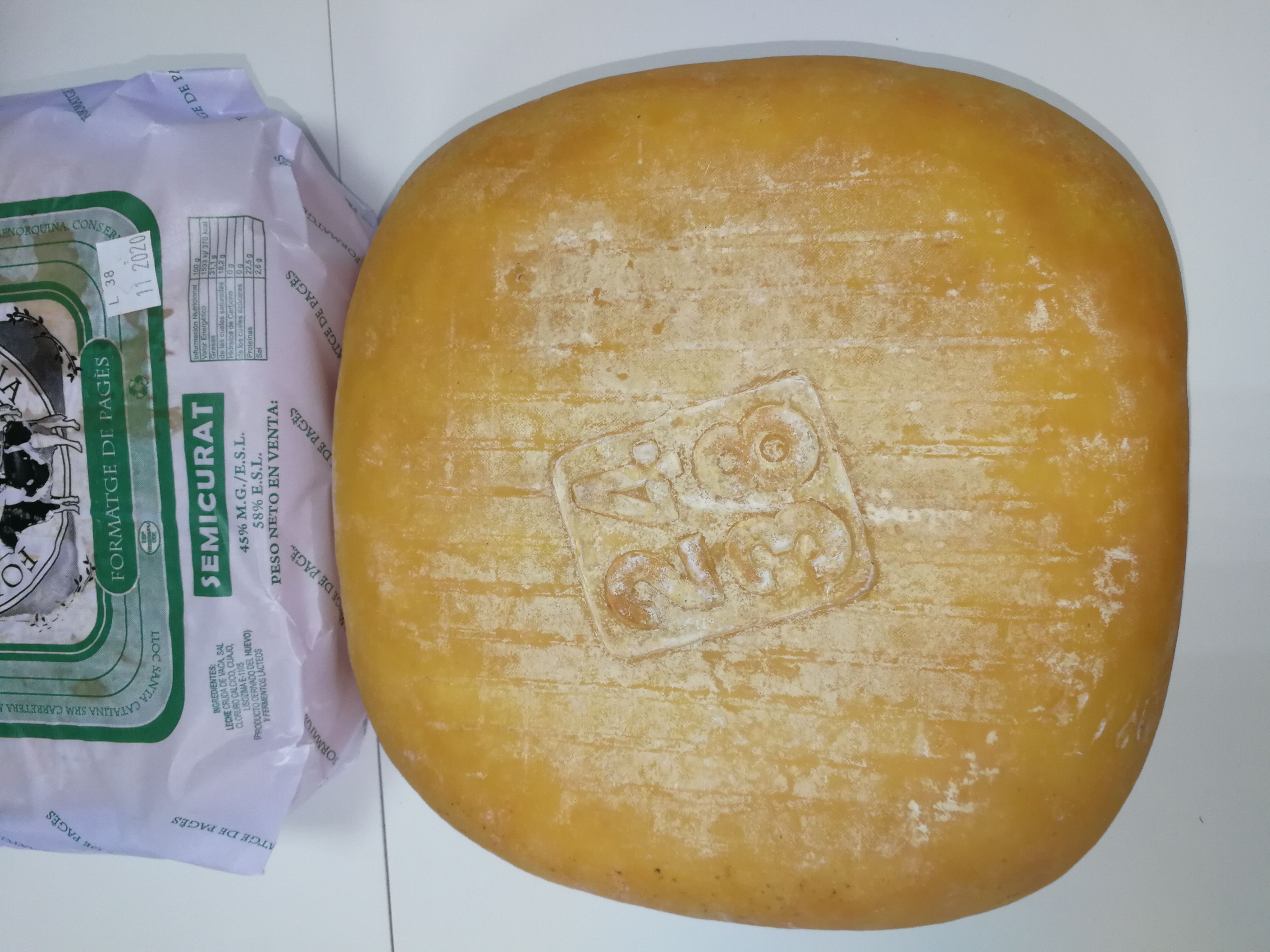 Pieza queso Santa Catalina semi 2,550-3,100 Kg: de Ramaders Agrupats Pieza queso Santa Catalina semi 2,550-3,100 Kg: de Ramaders Agrupats