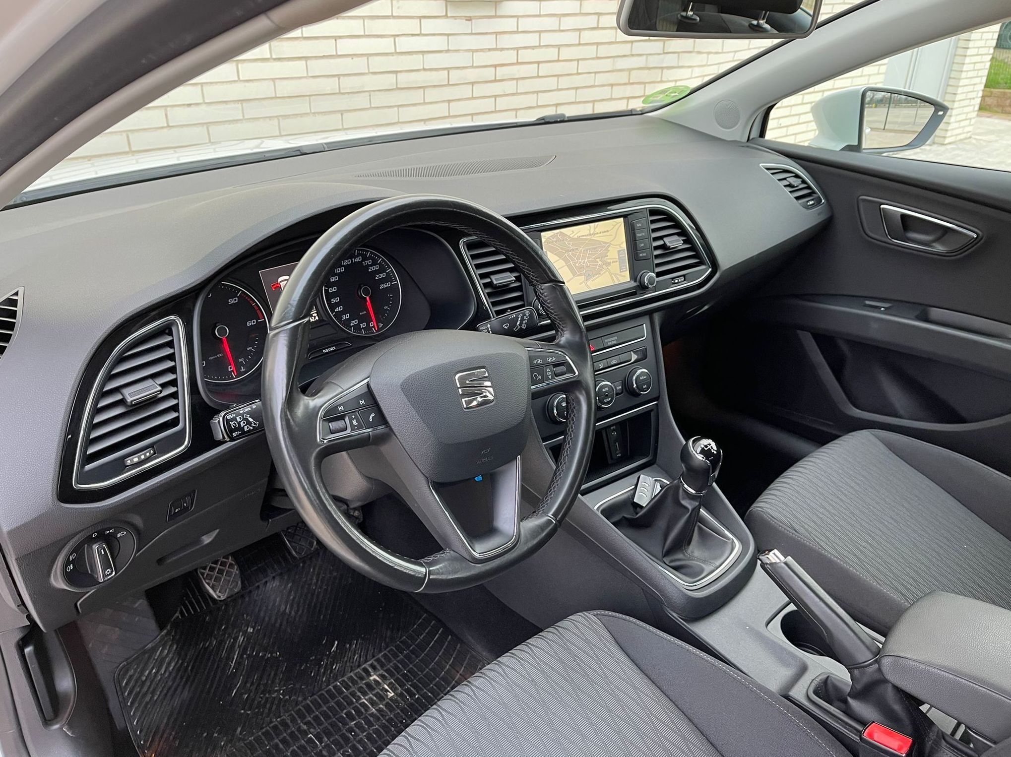 Seat Leon ST 1.6 TDI 85 KW (115 CV) Start&stop Style: de ASTER Autos Seat Leon ST 1.6 TDI 85 KW (115 CV) Start&stop Style: de ASTER Autos