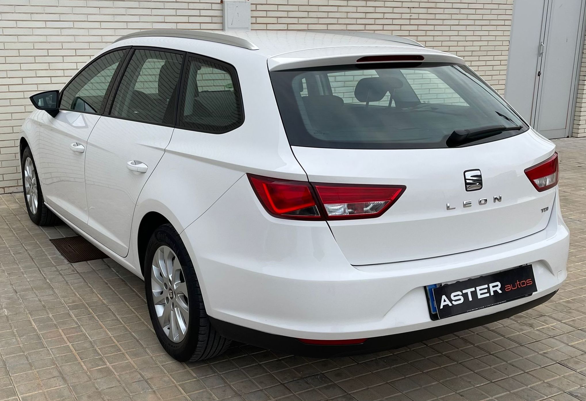 Seat Leon ST 1.6 TDI 85 KW (115 CV) Start&stop Style: de ASTER Autos Seat Leon ST 1.6 TDI 85 KW (115 CV) Start&stop Style: de ASTER Autos