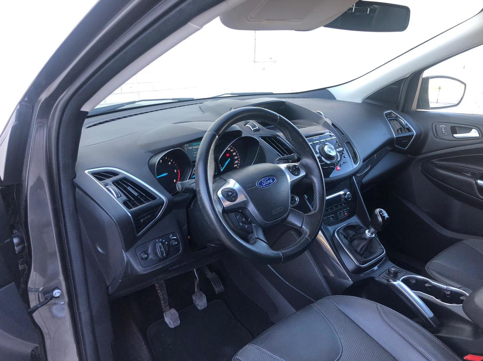 FORD KUGA 2.0 TDCI 150CV: de ASTER Autos FORD KUGA 2.0 TDCI 150CV: de ASTER Autos
