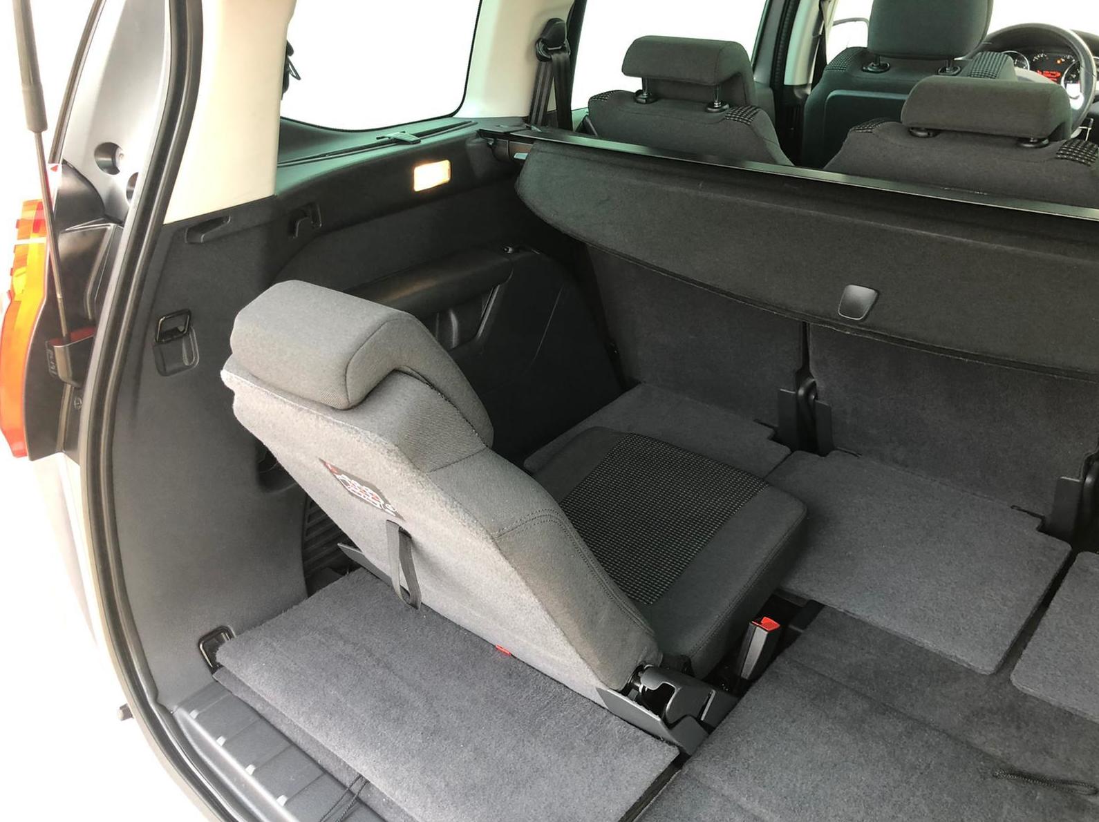 Peugeot 5008 Allure 1.6 Bluehdi 120 Eat6 7 Plazas: de ASTER Autos Peugeot 5008 Allure 1.6 Bluehdi 120 Eat6 7 Plazas: de ASTER Autos