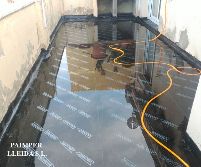 Prueba de estanqueidad de terraza impermeabilizada con tela asfáltica. Prueba de estanqueidad de terraza impermeabilizada con tela asfáltica.