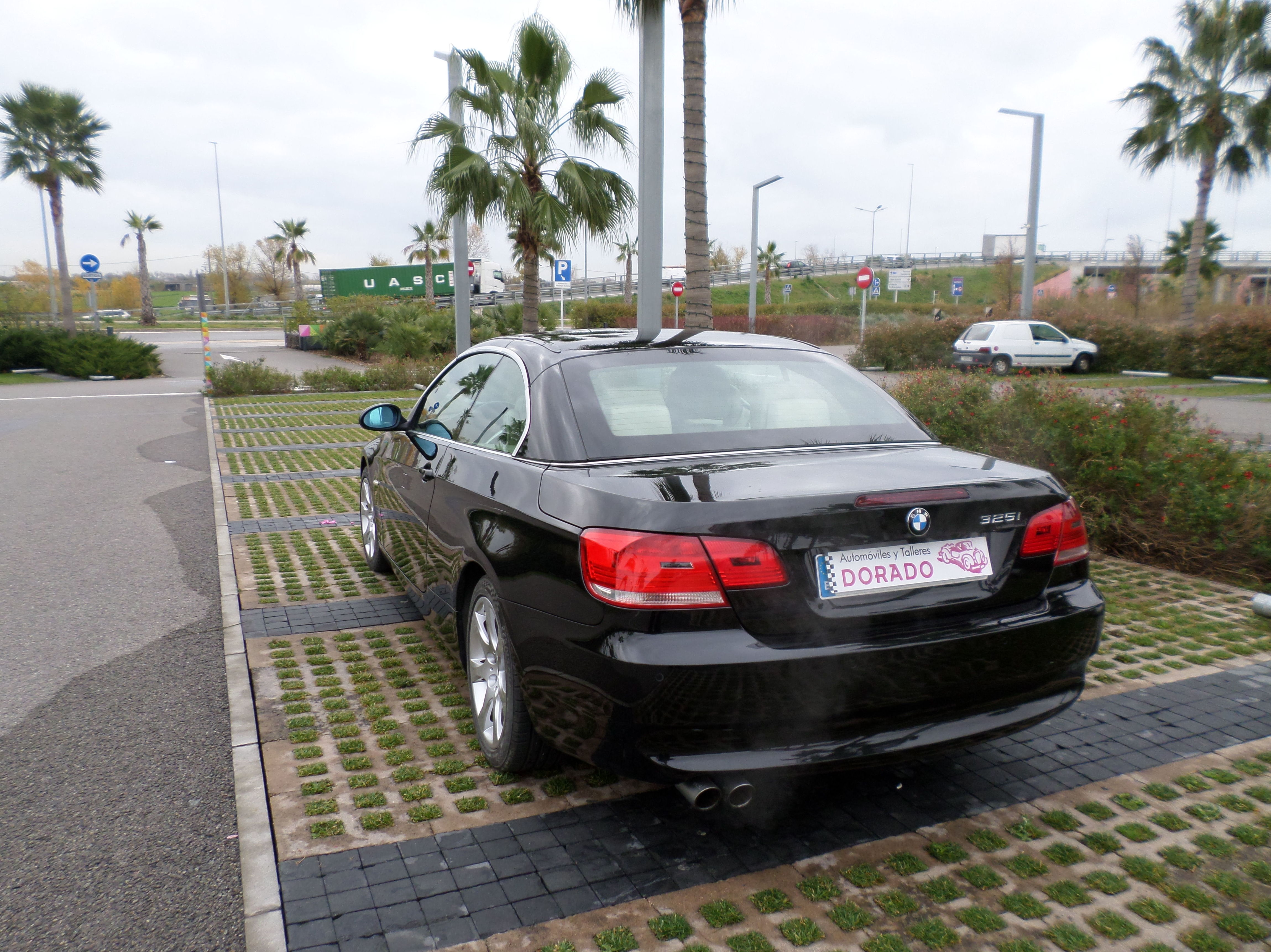 BMW 325 Cabrio 2007 85000 kms Automatico 17200€uros: Servicios de reparación de Automóviles y Talleres Dorado BMW 325 Cabrio 2007 85000 kms Automatico 17200€uros: Servicios de reparación de Automóviles y Talleres Dorado
