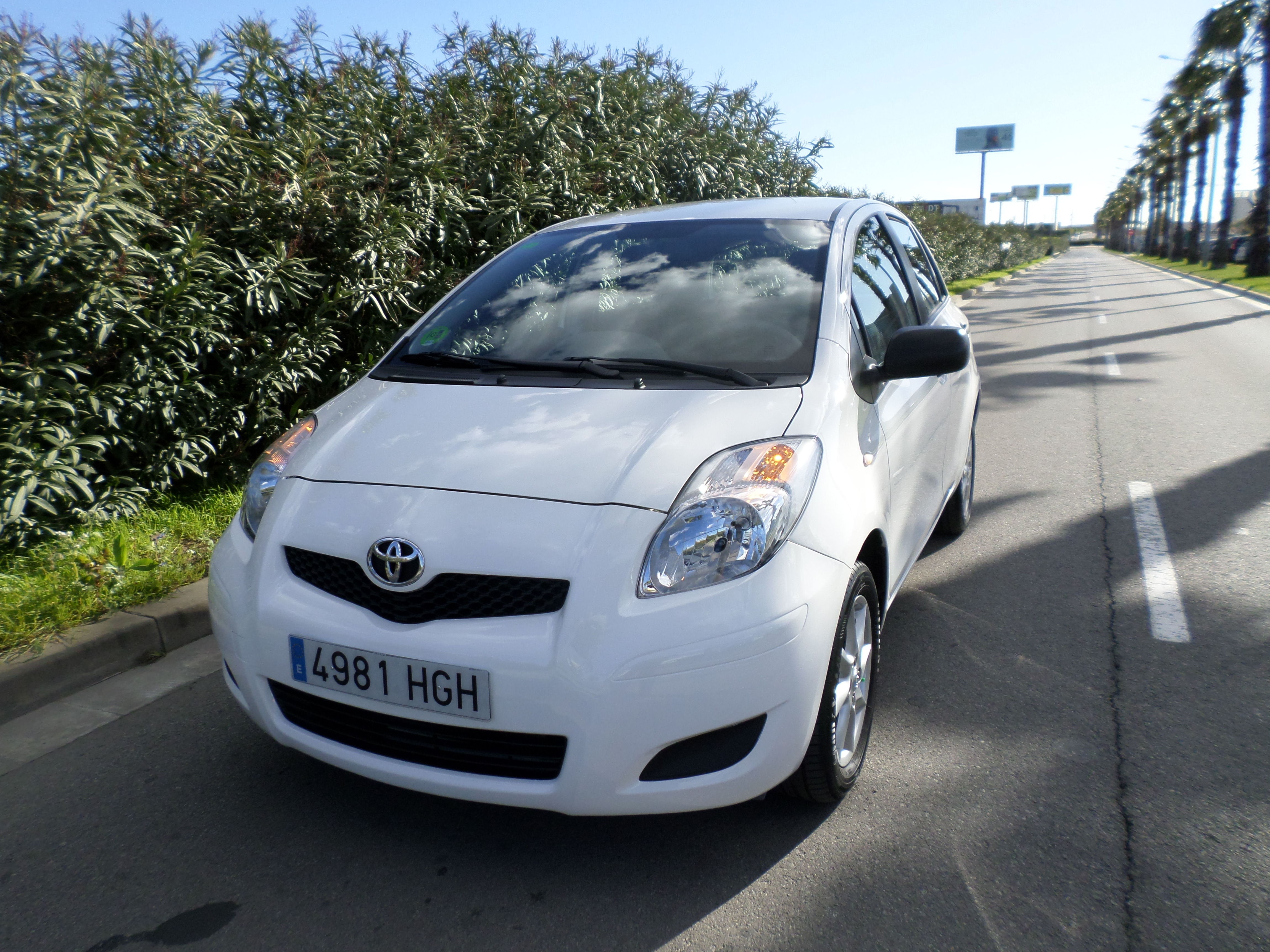 TOYOTA YARIS 1.0 5 PUERTAS 2011 5500 €uros: Servicios de reparación de Automóviles y Talleres Dorado TOYOTA YARIS 1.0 5 PUERTAS 2011 5500 €uros: Servicios de reparación de Automóviles y Talleres Dorado