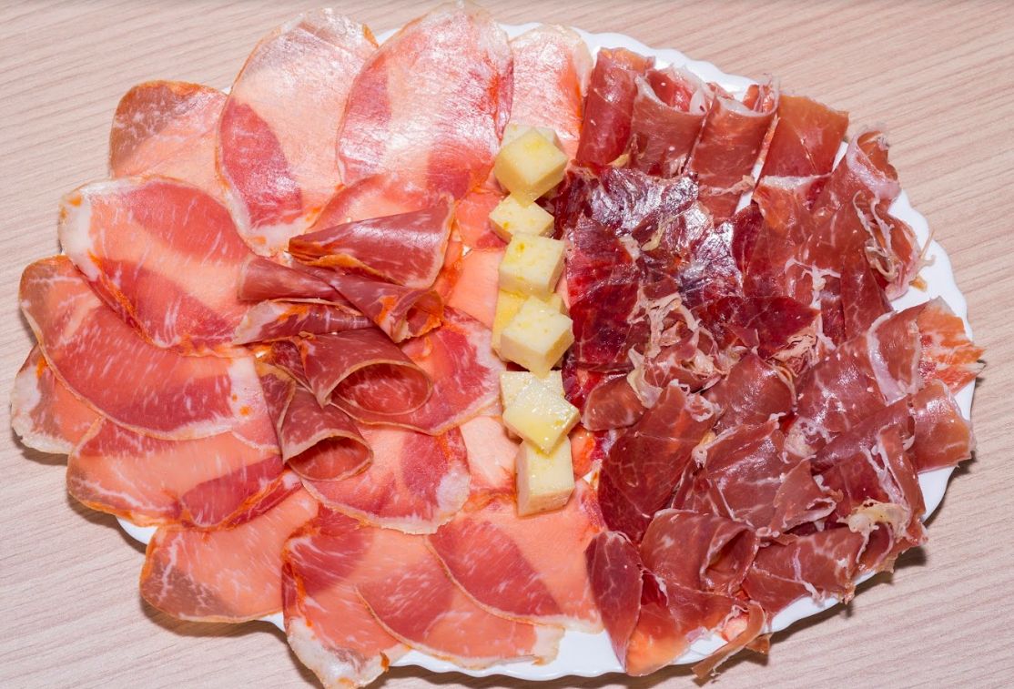 Delicatessen y raciones: Especialidades de Asador La Bolera Delicatessen y raciones: Especialidades de Asador La Bolera