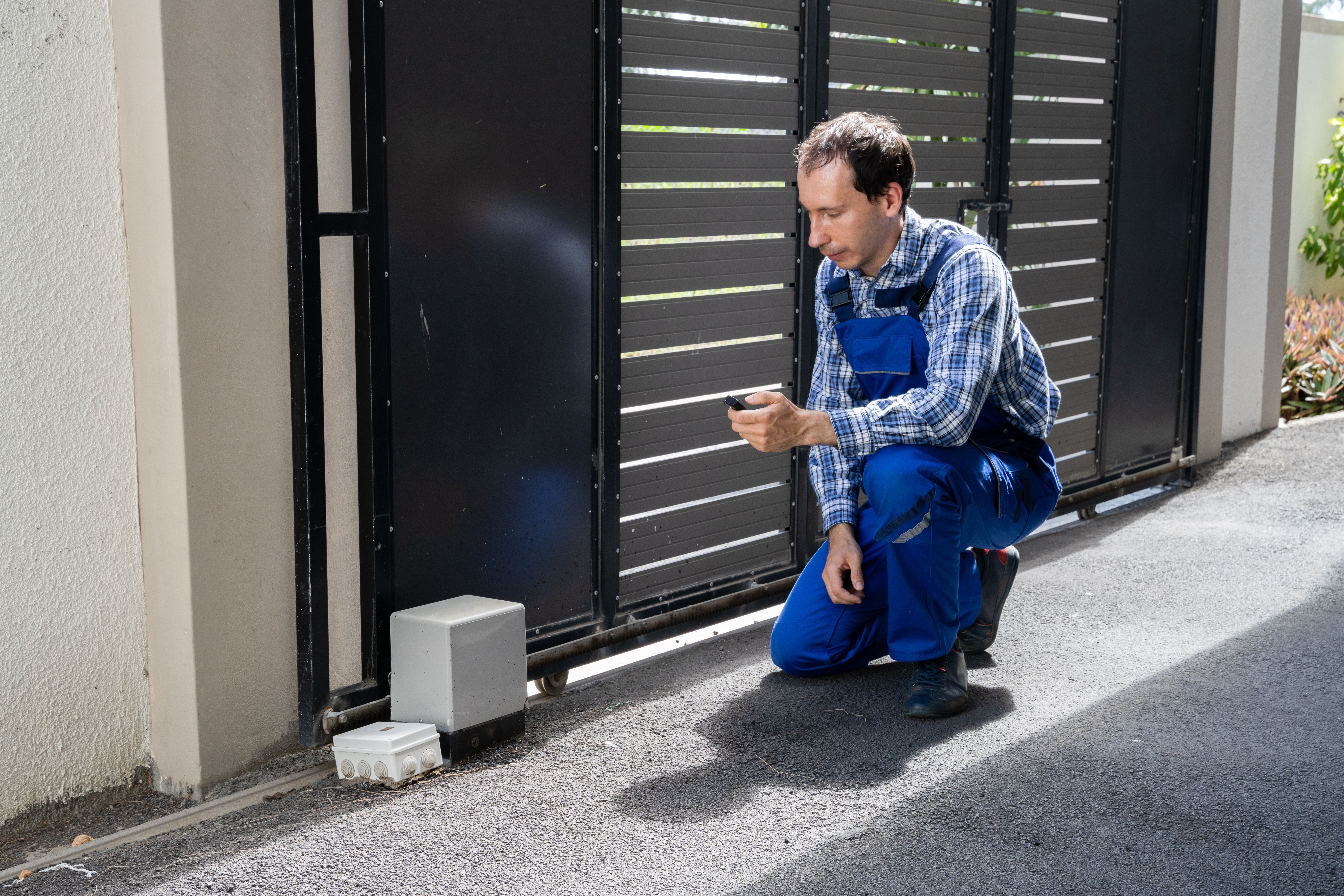Mantenimiento de puertas de garaje para comunidades: Servicios de Elevasistem Mantenimiento de puertas de garaje para comunidades: Servicios de Elevasistem