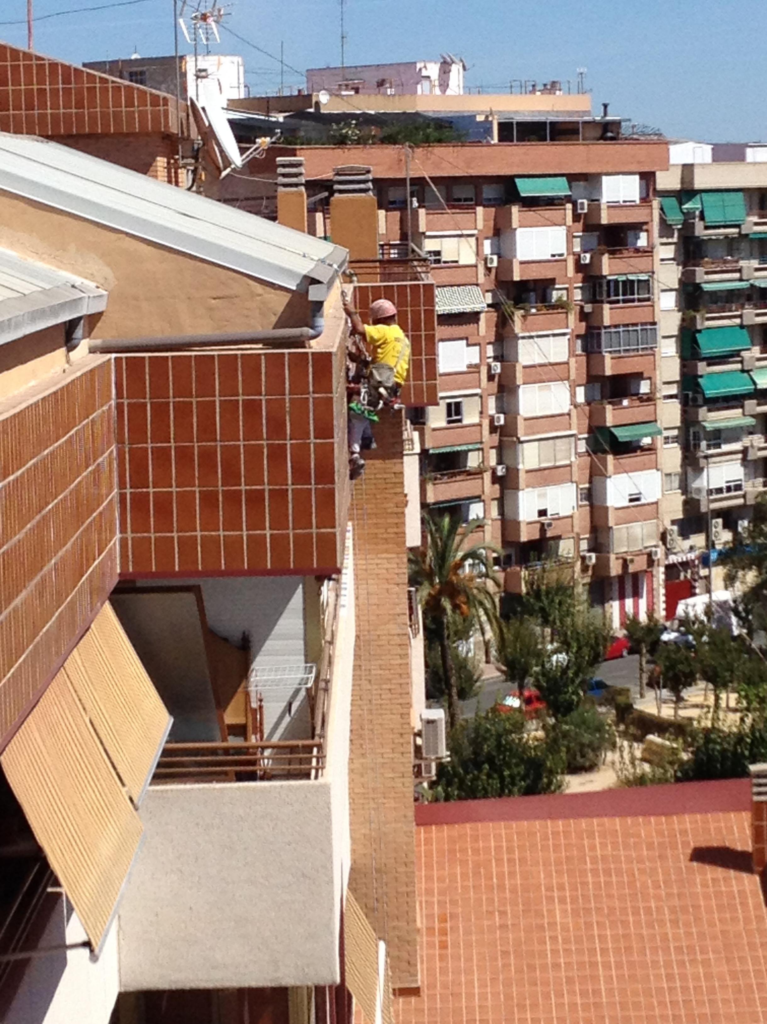 ARREGLO DE CORNISA DE EDIFICIO, ARREGLOS EN TEJADO: Nuestros Servicios de Vertimur ARREGLO DE CORNISA DE EDIFICIO, ARREGLOS EN TEJADO: Nuestros Servicios de Vertimur