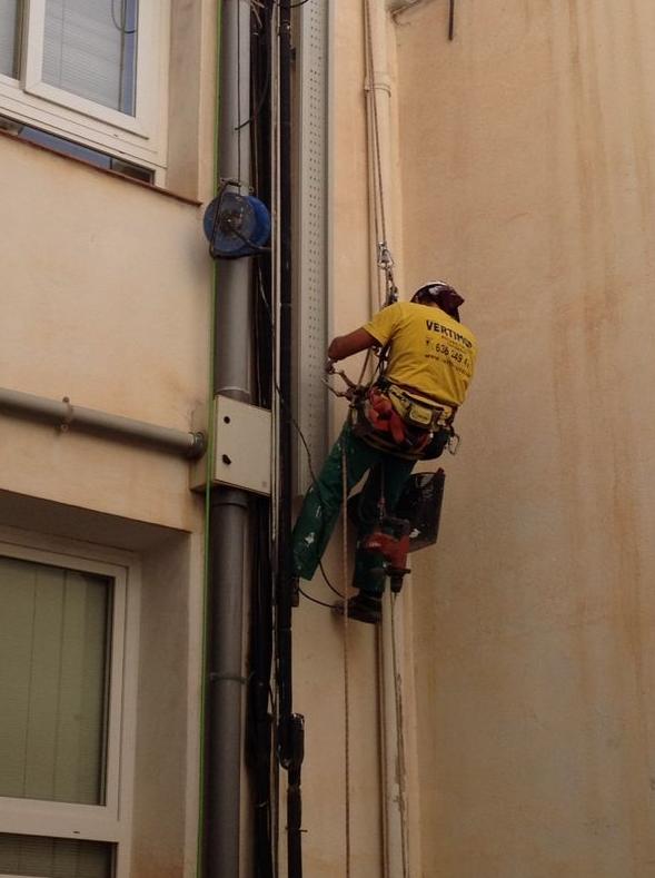 Instalación de canaleta para cableado Instalación de canaleta para cableado