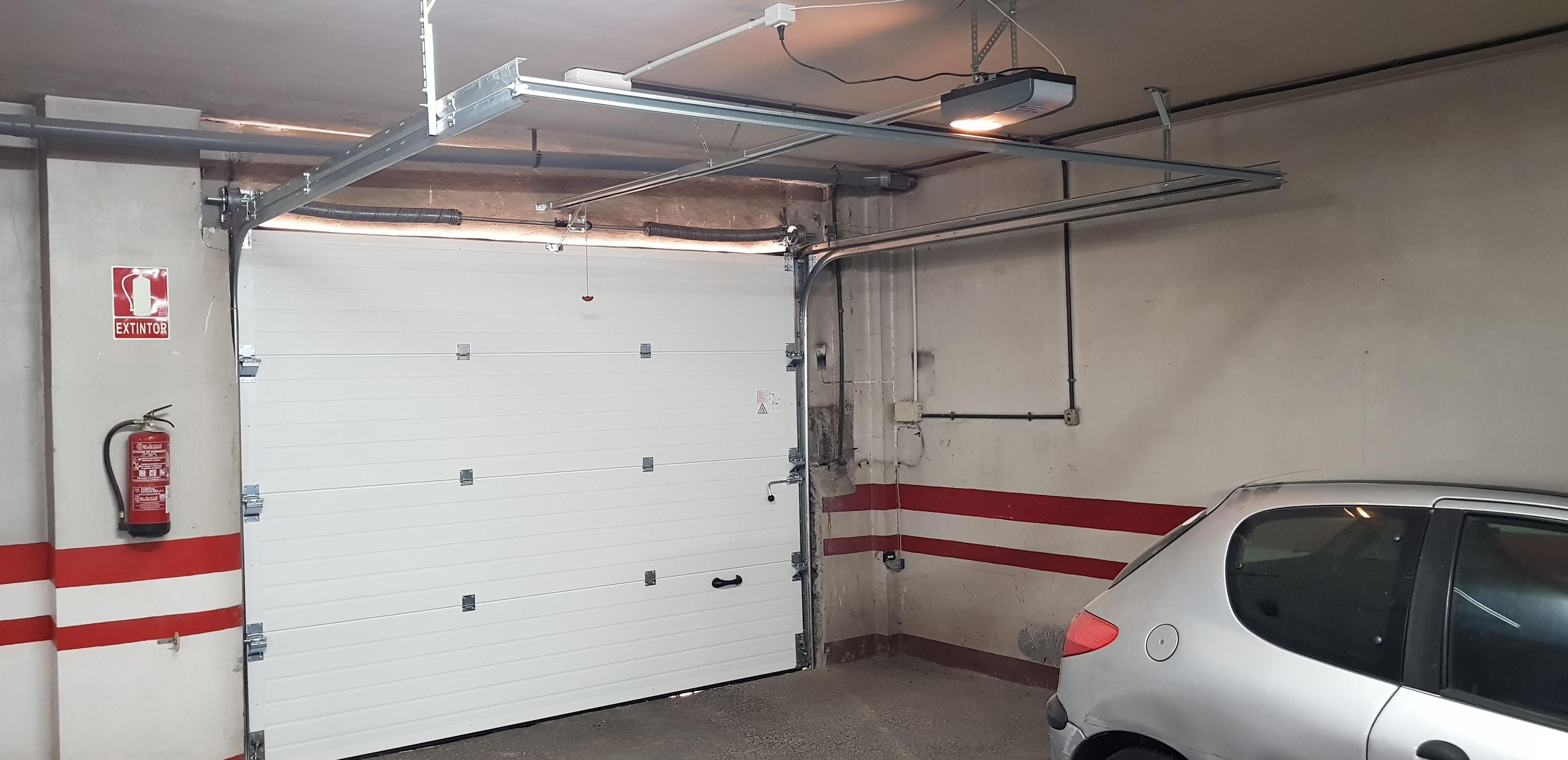 Puertas Seccionales: Servicios de JLS Puertas automáticas y Cerrajería Puertas Seccionales: Servicios de JLS Puertas automáticas y Cerrajería