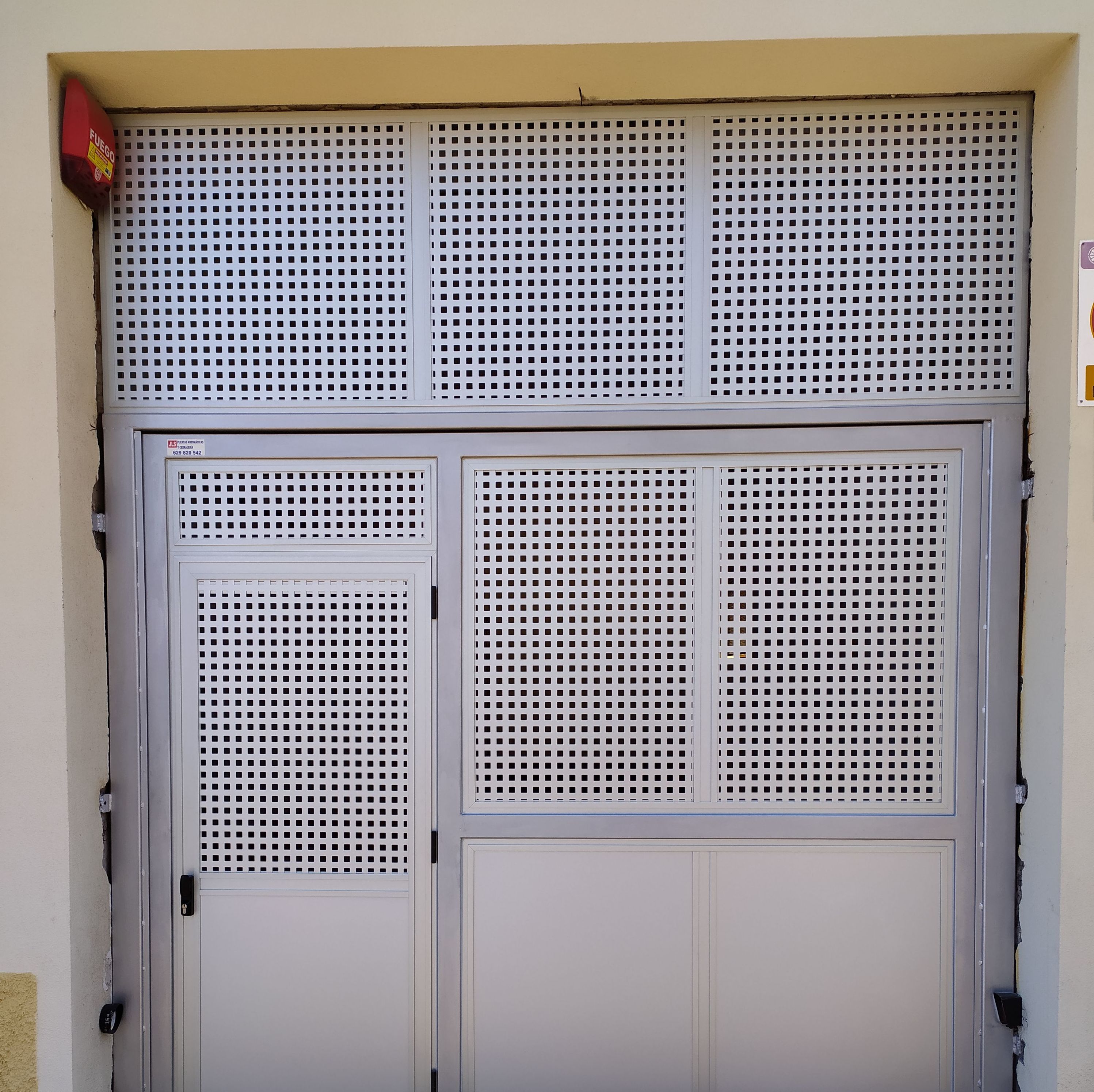 Instalaciones de puertas automáticas en general y cerrajería: Servicios de JLS Puertas automáticas y Cerrajería Instalaciones de puertas automáticas en general y cerrajería: Servicios de JLS Puertas automáticas y Cerrajería