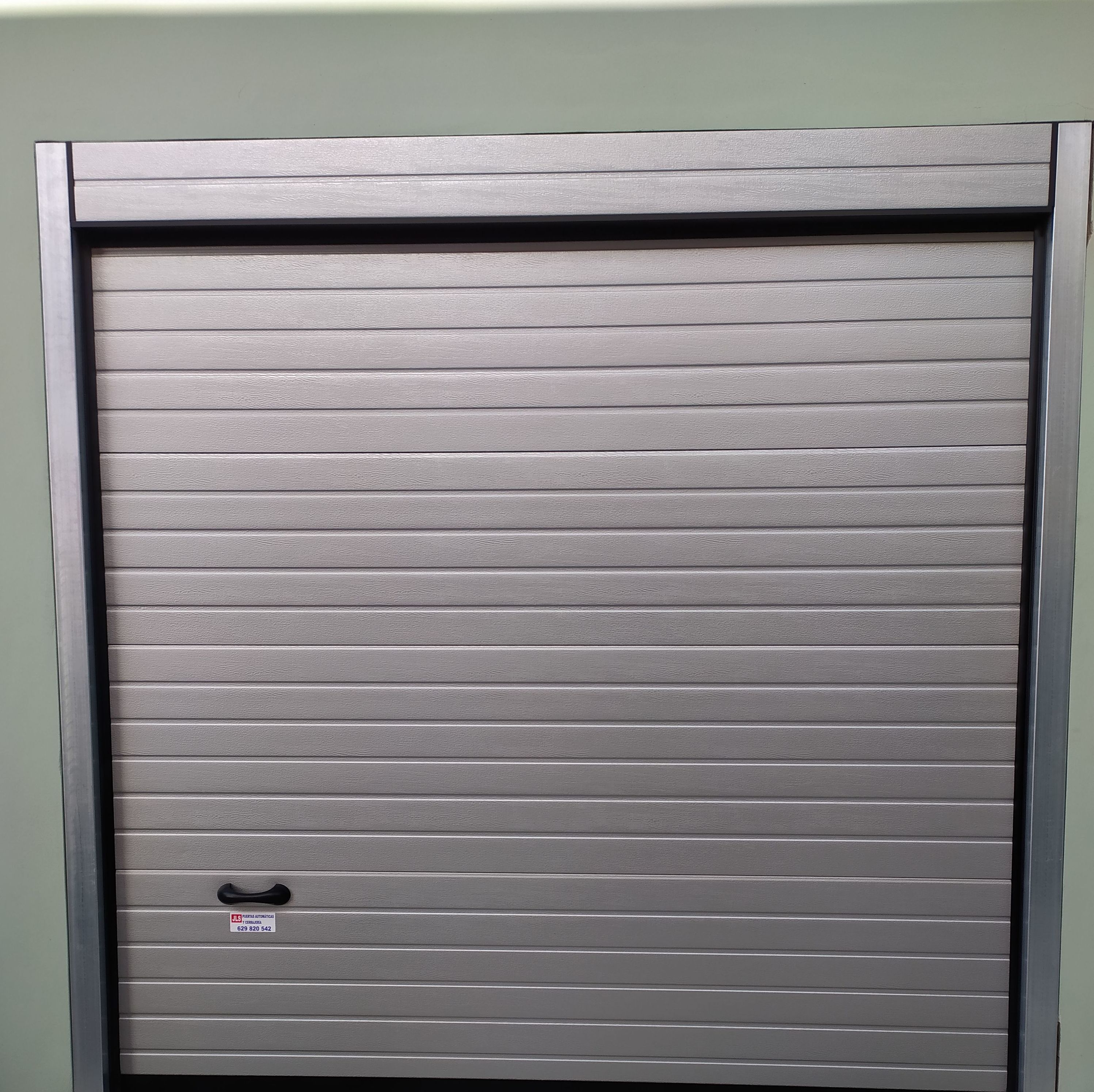 Instalaciones de puertas automáticas en general y cerrajería: Servicios de JLS Puertas automáticas y Cerrajería Instalaciones de puertas automáticas en general y cerrajería: Servicios de JLS Puertas automáticas y Cerrajería