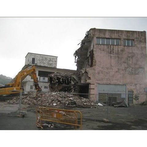 Derribos: Servicios de Excavaciones y Desmontes Estévez Méndez Derribos: Servicios de Excavaciones y Desmontes Estévez Méndez