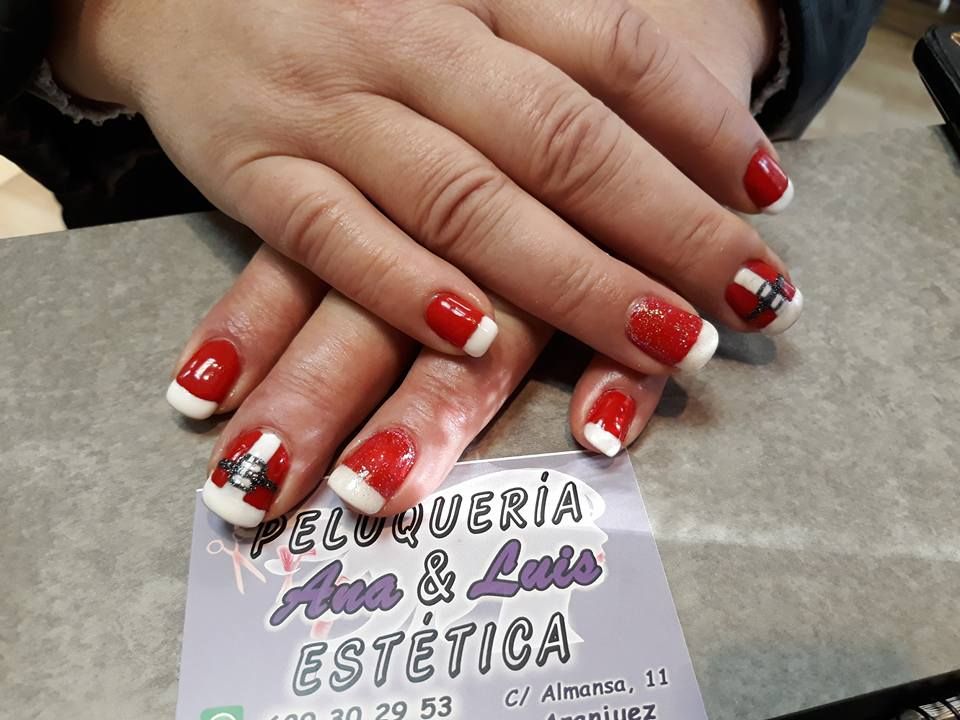 Manicuras y pedicuras: Servicios de Peluquería & Estética Ana Peluqueros Manicuras y pedicuras: Servicios de Peluquería & Estética Ana Peluqueros