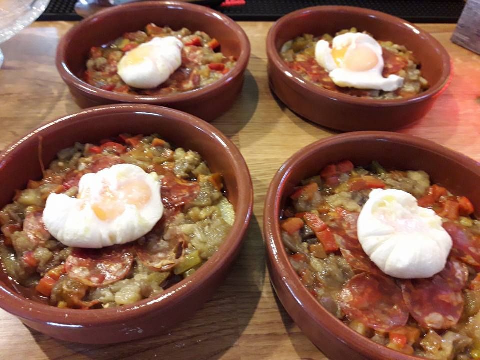 Gastronomía catalana: Oferta de Bar Restaurant Un Mos Gastronomía catalana: Oferta de Bar Restaurant Un Mos