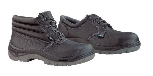 Zapato de protección en tienda de pinturas en pueblo nuevo. Zapato de protección en tienda de pinturas en pueblo nuevo.