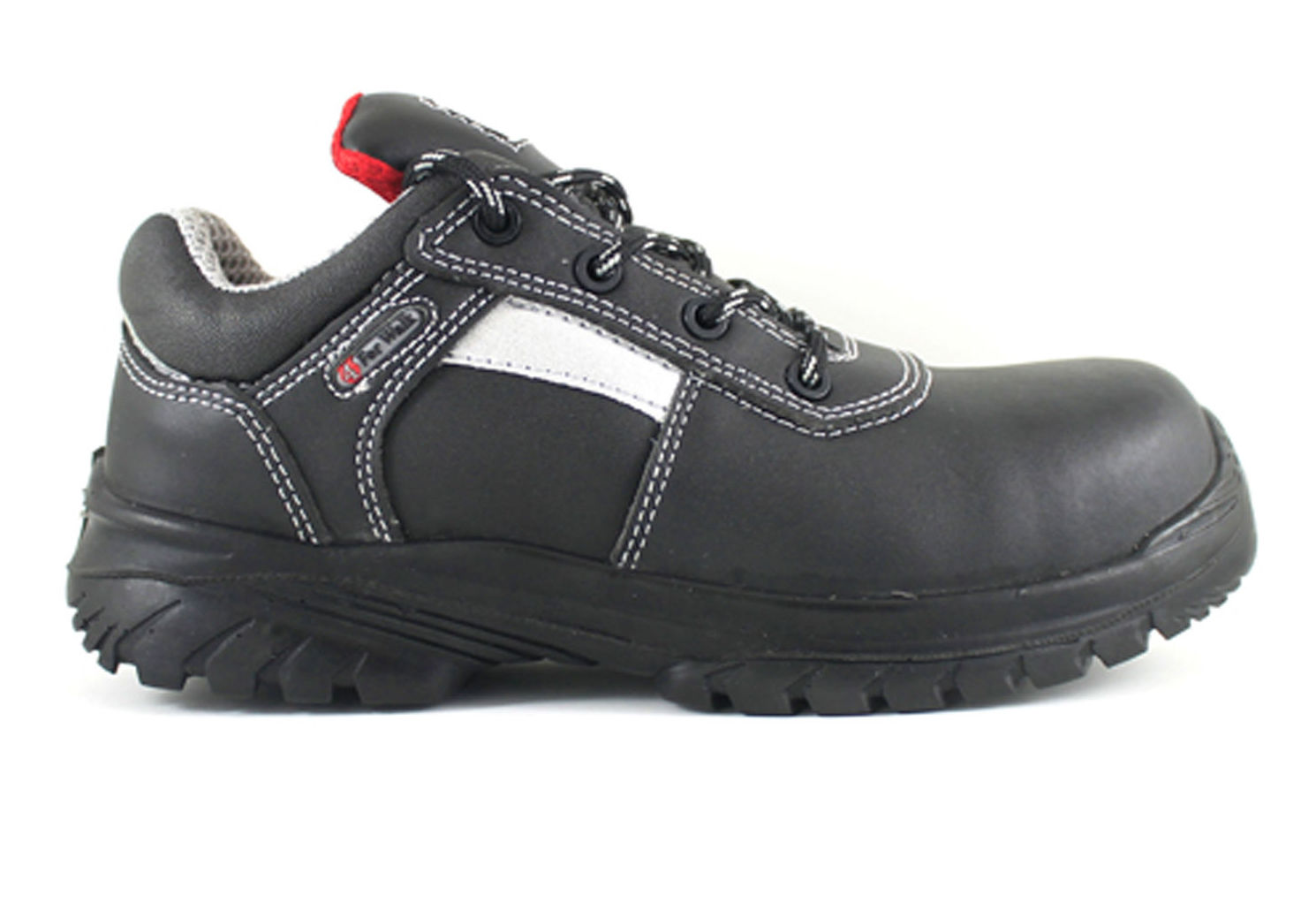Zapato de protección en tienda de pinturas en ciudad lineal. Zapato de protección en tienda de pinturas en ciudad lineal.
