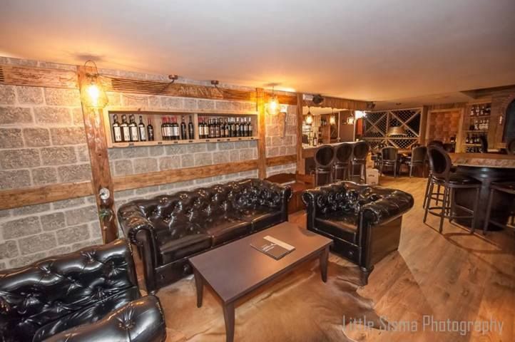 Bodega "La Taberna di Dioniso": Restaurante Pizzería de IL Brigantino Ristorante Bodega "La Taberna di Dioniso": Restaurante Pizzería de IL Brigantino Ristorante