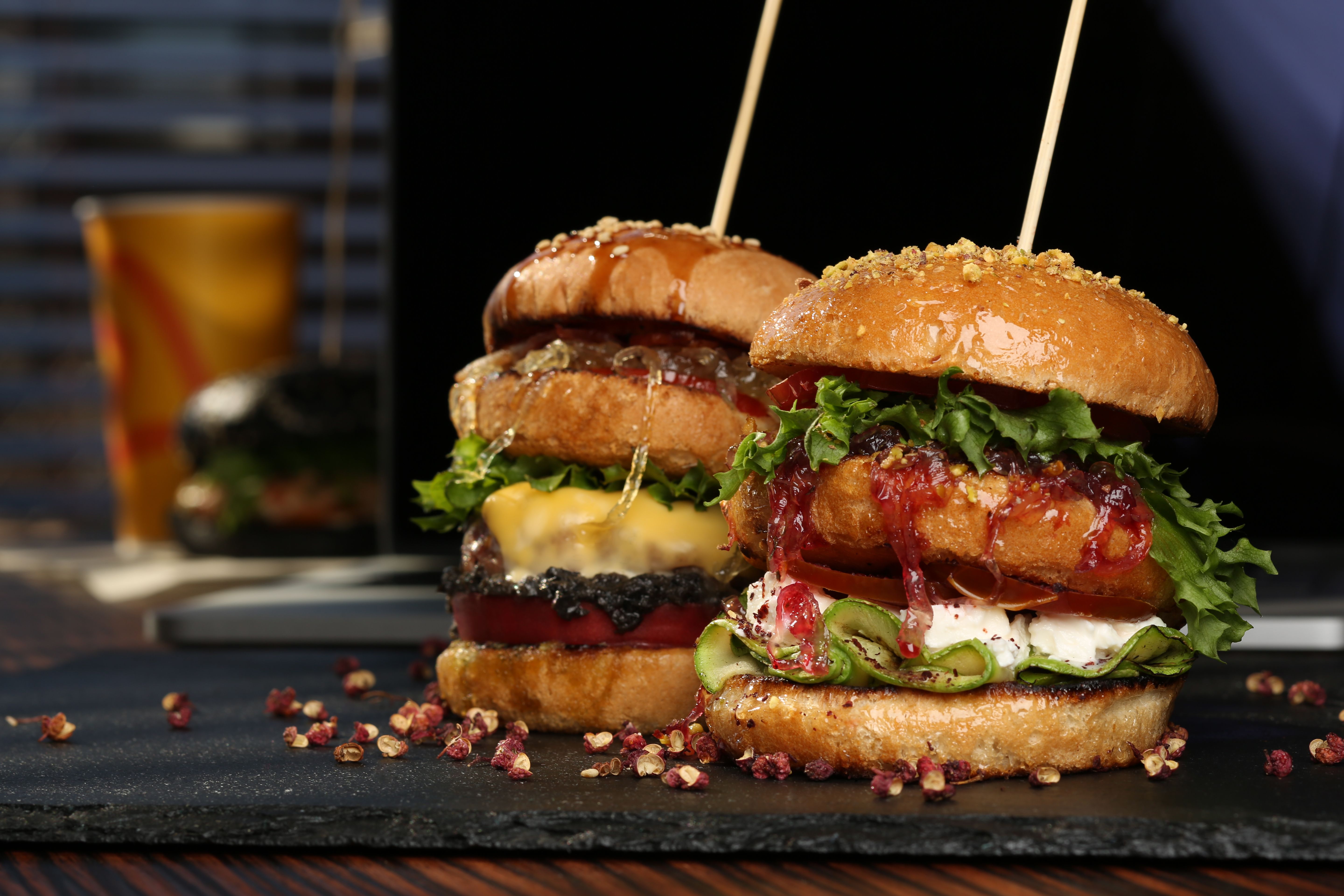 Hamburguesas, sandwich y bocadillos: Carta de Comma Coffee Hamburguesas, sandwich y bocadillos: Carta de Comma Coffee