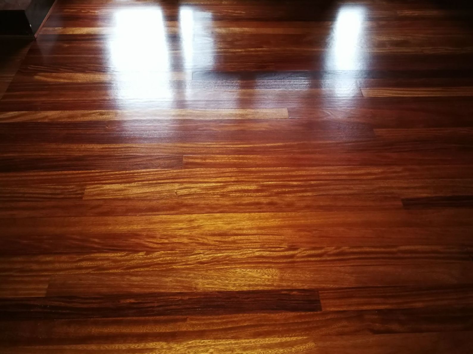 Parquet: Servicios de Acuchillados Karlos Parquet: Servicios de Acuchillados Karlos