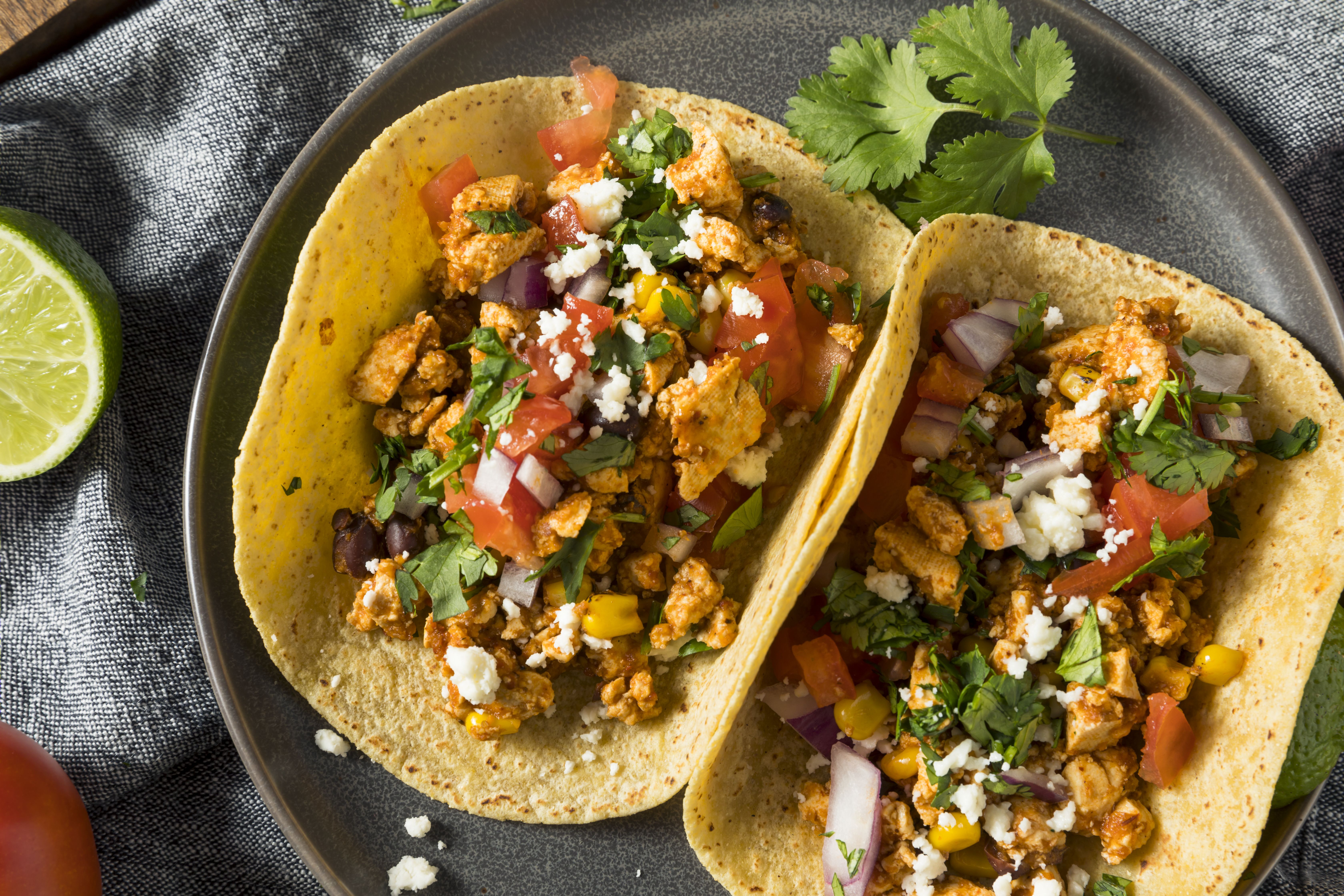 Tostada (tortilla de maíz frita): Carta de El Tajín Mexicano Tostada (tortilla de maíz frita): Carta de El Tajín Mexicano