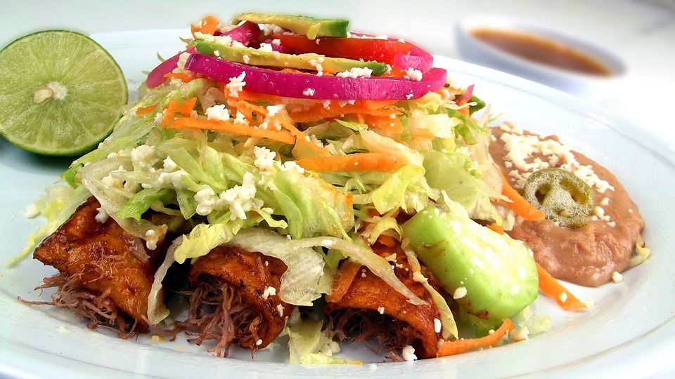 Enchiladas (4 tortillas de maiz rellenas): Carta de El Tajín Mexicano Enchiladas (4 tortillas de maiz rellenas): Carta de El Tajín Mexicano