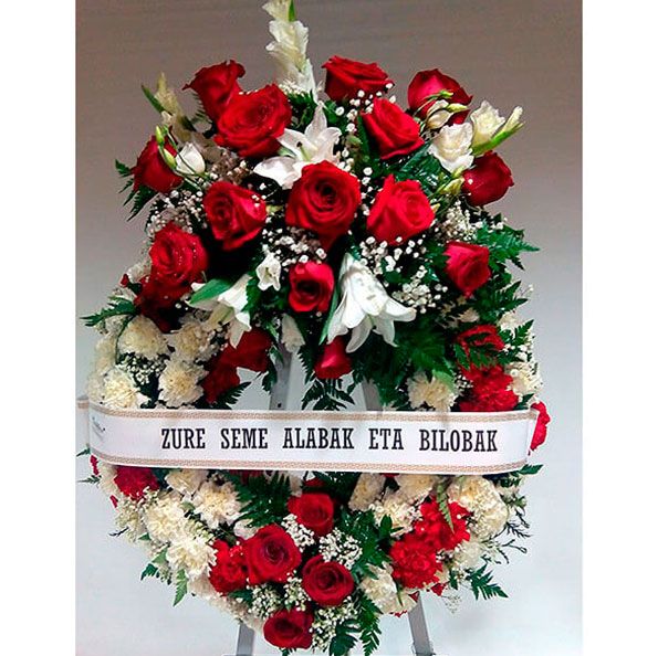 Coronas para funerales: Productos de FLORISTERÍA CASA BASUSTA Coronas para funerales: Productos de FLORISTERÍA CASA BASUSTA