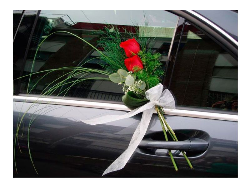 Decoración para coches de boda: Productos de FLORISTERÍA CASA BASUSTA Decoración para coches de boda: Productos de FLORISTERÍA CASA BASUSTA