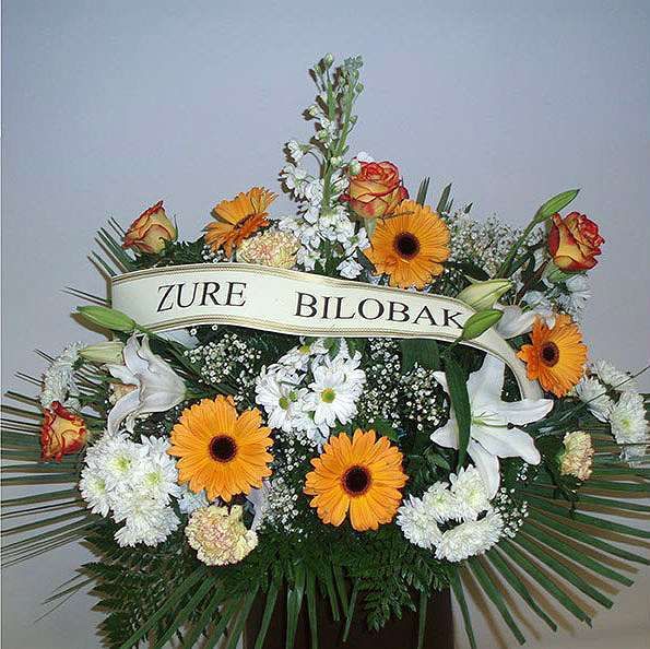 Centros para funerales: Productos de FLORISTERÍA CASA BASUSTA Centros para funerales: Productos de FLORISTERÍA CASA BASUSTA