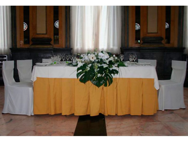 Decoración para restaurantes: Productos de FLORISTERÍA CASA BASUSTA Decoración para restaurantes: Productos de FLORISTERÍA CASA BASUSTA