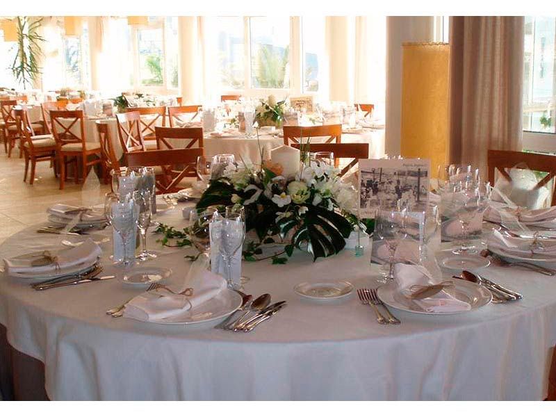 Decoración para restaurantes: Productos de FLORISTERÍA CASA BASUSTA Decoración para restaurantes: Productos de FLORISTERÍA CASA BASUSTA