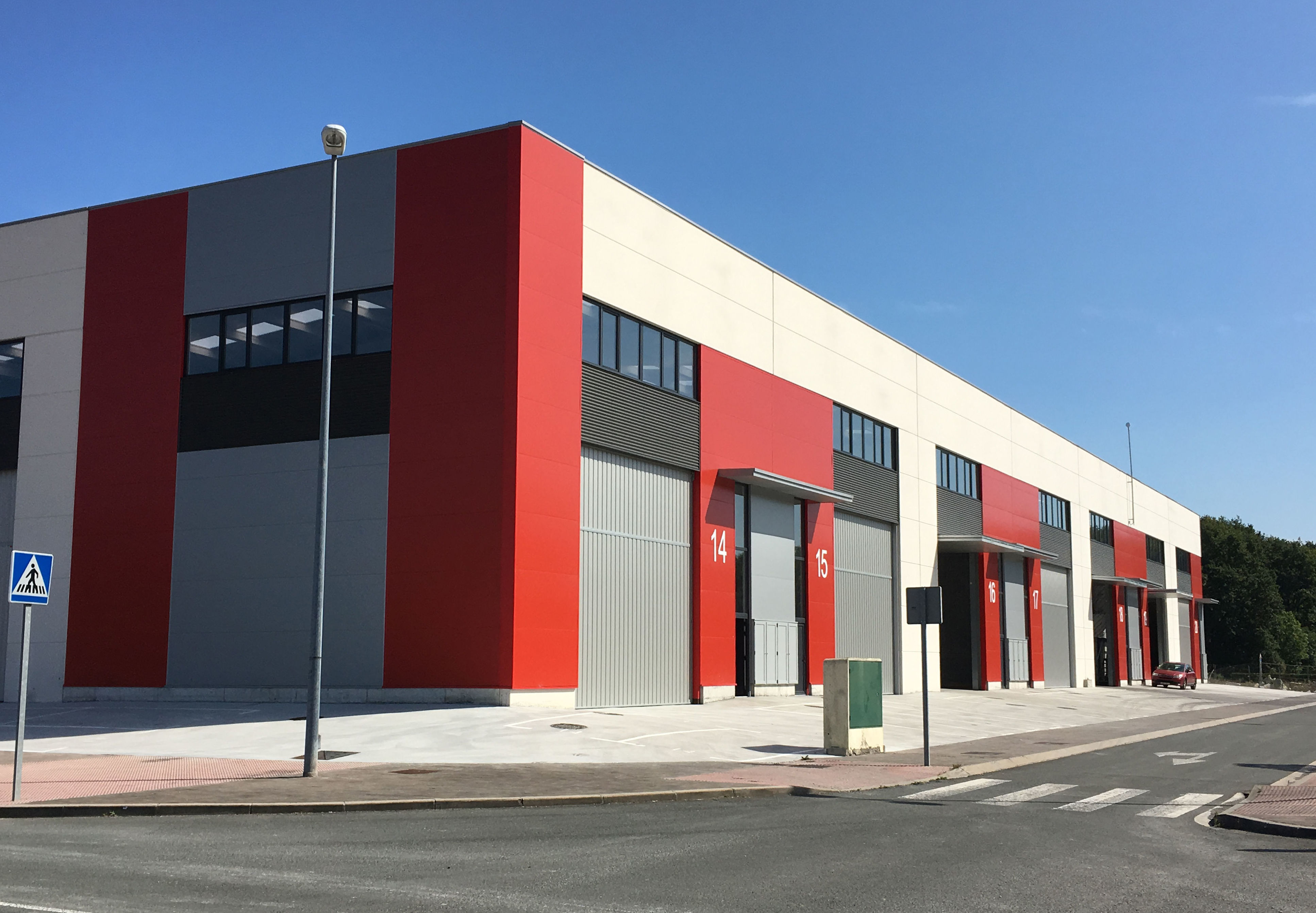 PABELLONES INDUSTRIALES (Fase II) _ SAPUI ARRIANDI B. IURRETA 2015.: Servicios y proyectos de Maurtua Arquitectos PABELLONES INDUSTRIALES (Fase II) _ SAPUI ARRIANDI B. IURRETA 2015.: Servicios y proyectos de Maurtua Arquitectos