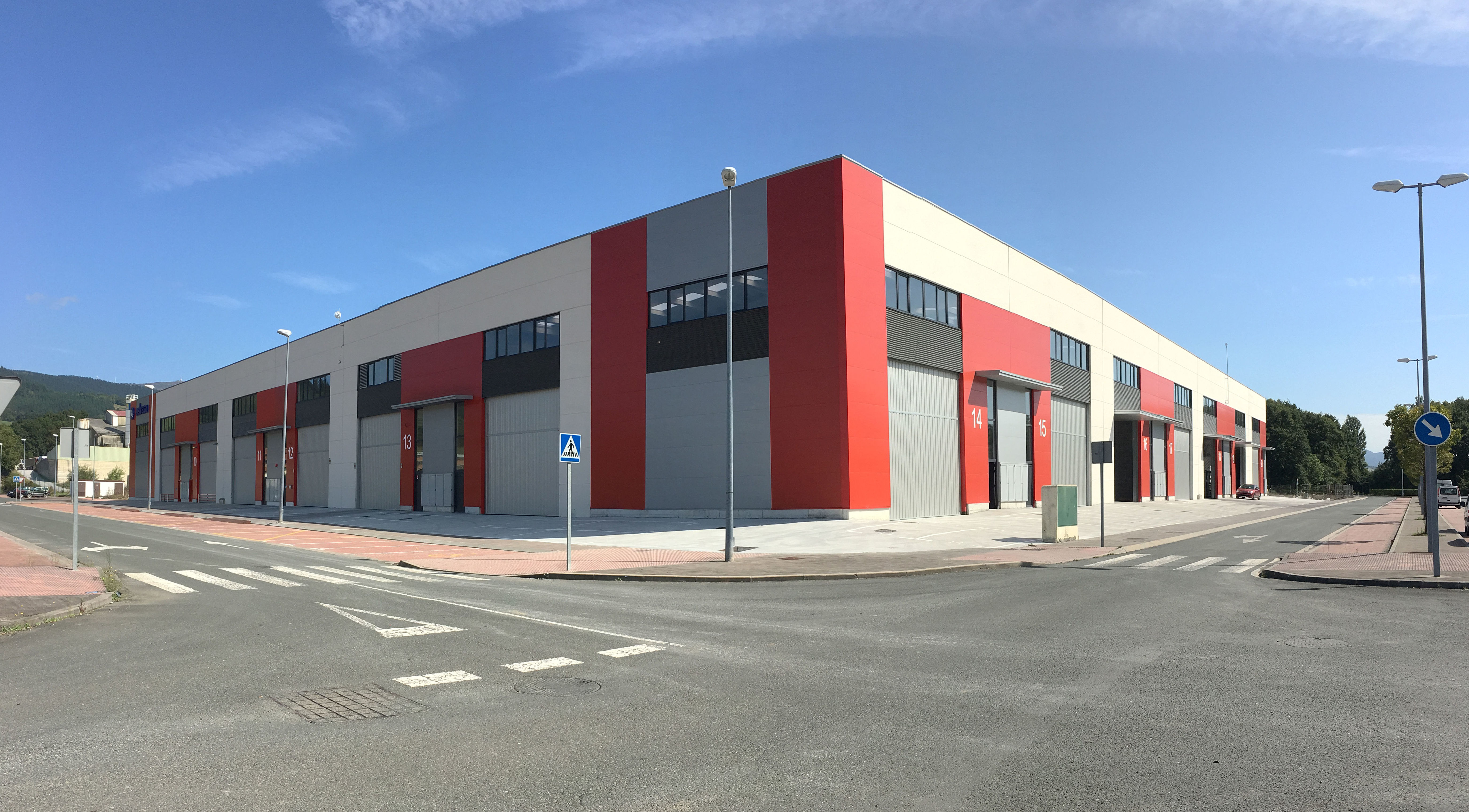 PABELLONES INDUSTRIALES (Fase II) _ SAPUI ARRIANDI B. IURRETA 2015.: Servicios y proyectos de Maurtua Arquitectos PABELLONES INDUSTRIALES (Fase II) _ SAPUI ARRIANDI B. IURRETA 2015.: Servicios y proyectos de Maurtua Arquitectos
