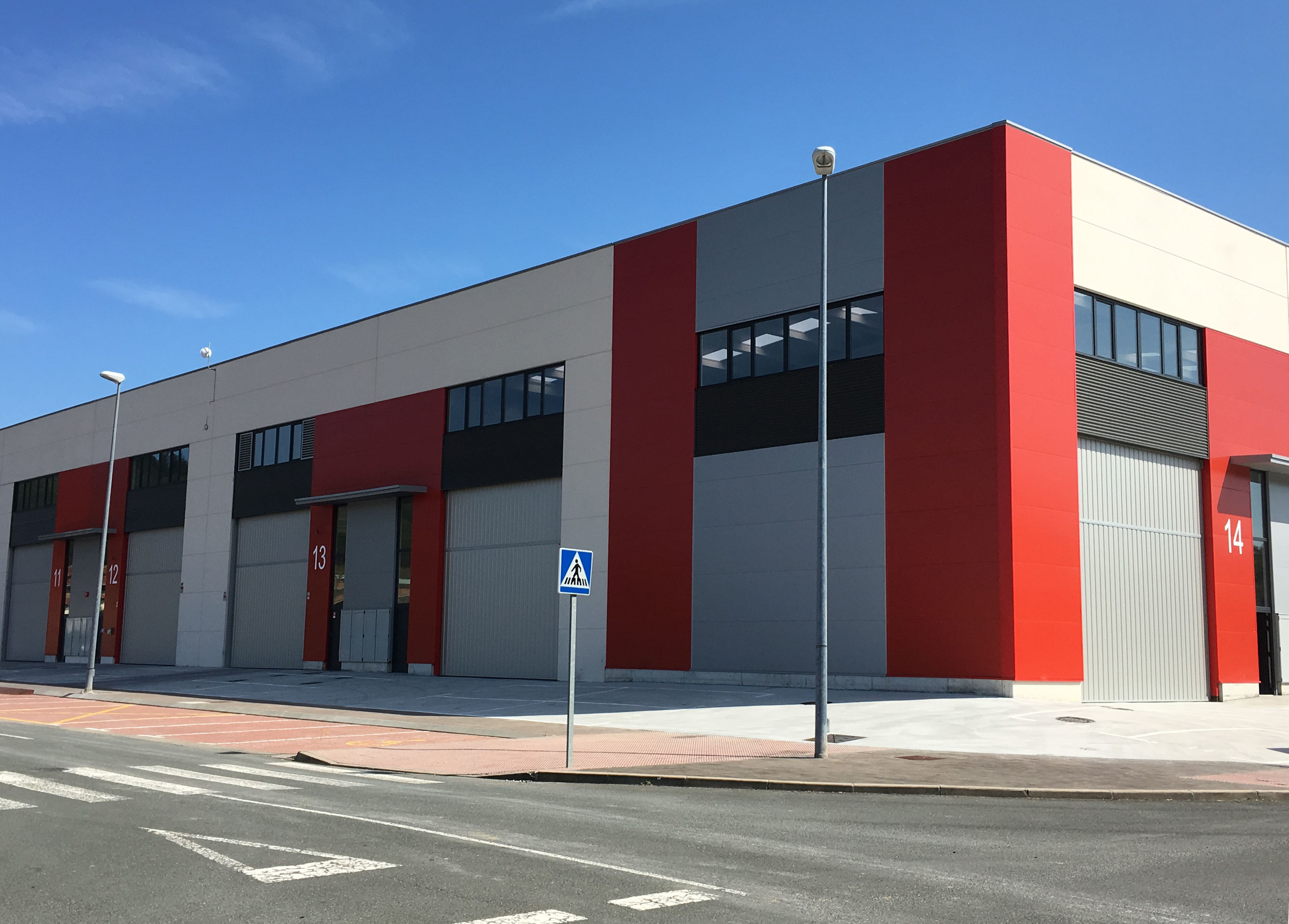 PABELLONES INDUSTRIALES (Fase II) _ SAPUI ARRIANDI B. IURRETA 2015.: Servicios y proyectos de Maurtua Arquitectos PABELLONES INDUSTRIALES (Fase II) _ SAPUI ARRIANDI B. IURRETA 2015.: Servicios y proyectos de Maurtua Arquitectos