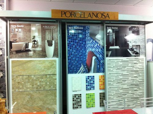 Exposición de muebles de baño en Gijón