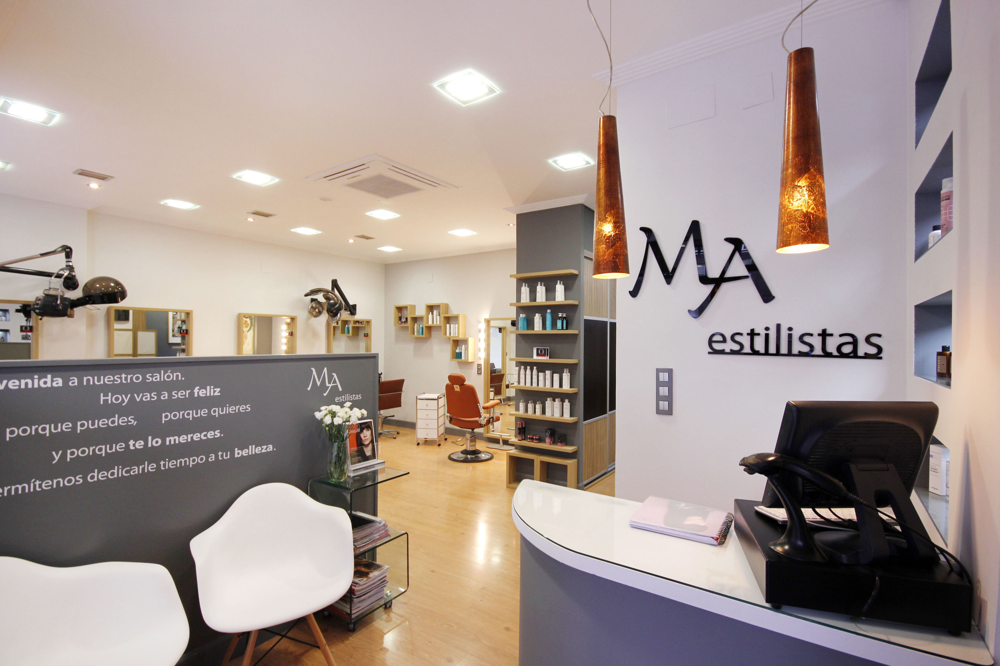 Manicura y pedicura: Servicios de M. A. Estilistas Manicura y pedicura: Servicios de M. A. Estilistas