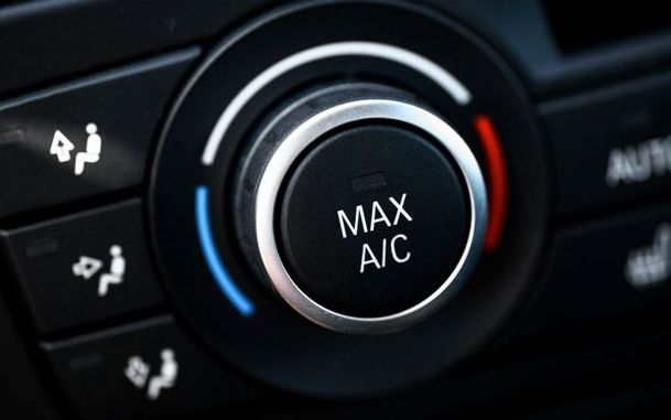 Carga el aire acondicionado de tu coche: Servicios de Talleres Montecarlo