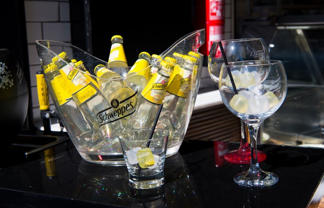 Bebidas: Aperitivos y tapas de Los Metros que nos Faltaban Bebidas: Aperitivos y tapas de Los Metros que nos Faltaban