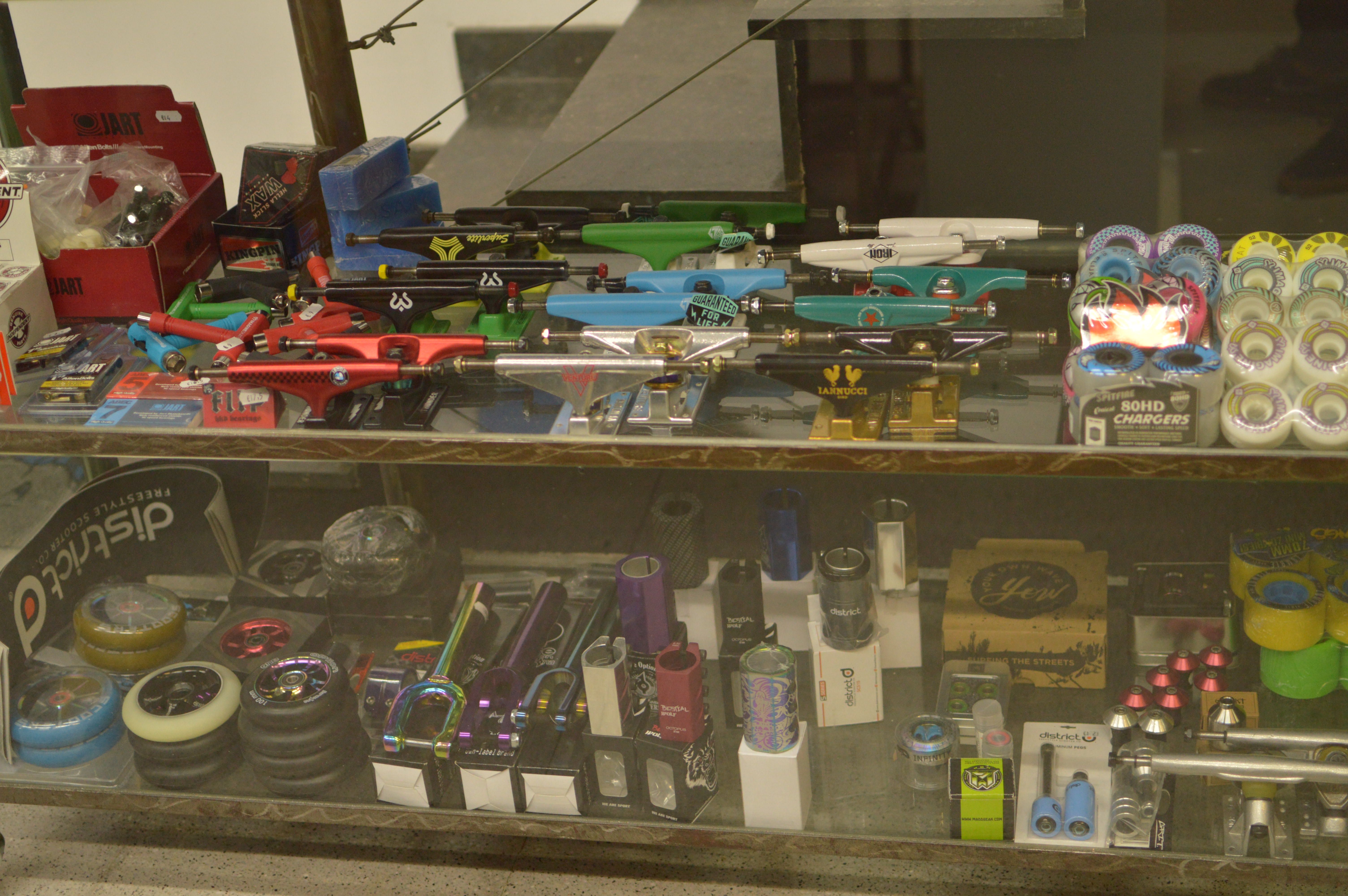 Complementos: Nuestra Tienda de Antidot Skate Shop Complementos: Nuestra Tienda de Antidot Skate Shop