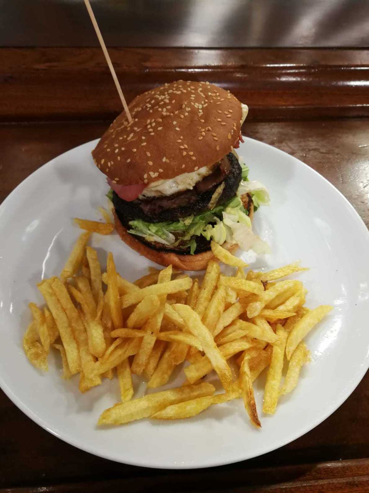Bocadillos, sandwich y hamburguesas: Carta de Bar Restaurante El Caserío Bocadillos, sandwich y hamburguesas: Carta de Bar Restaurante El Caserío