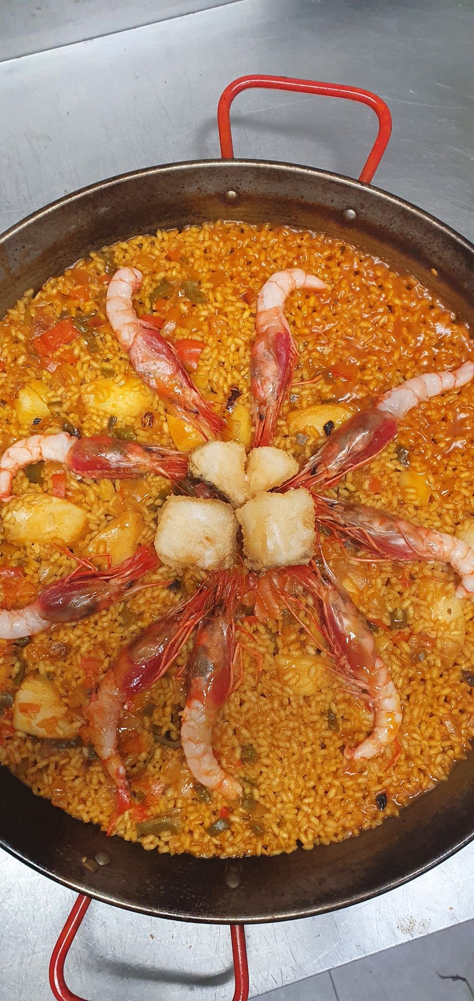 Arroz de lomos de bacalao con gambas roja: Nuestros Arroces de Cafetería Restaurante La Victoria Arroz de lomos de bacalao con gambas roja: Nuestros Arroces de Cafetería Restaurante La Victoria